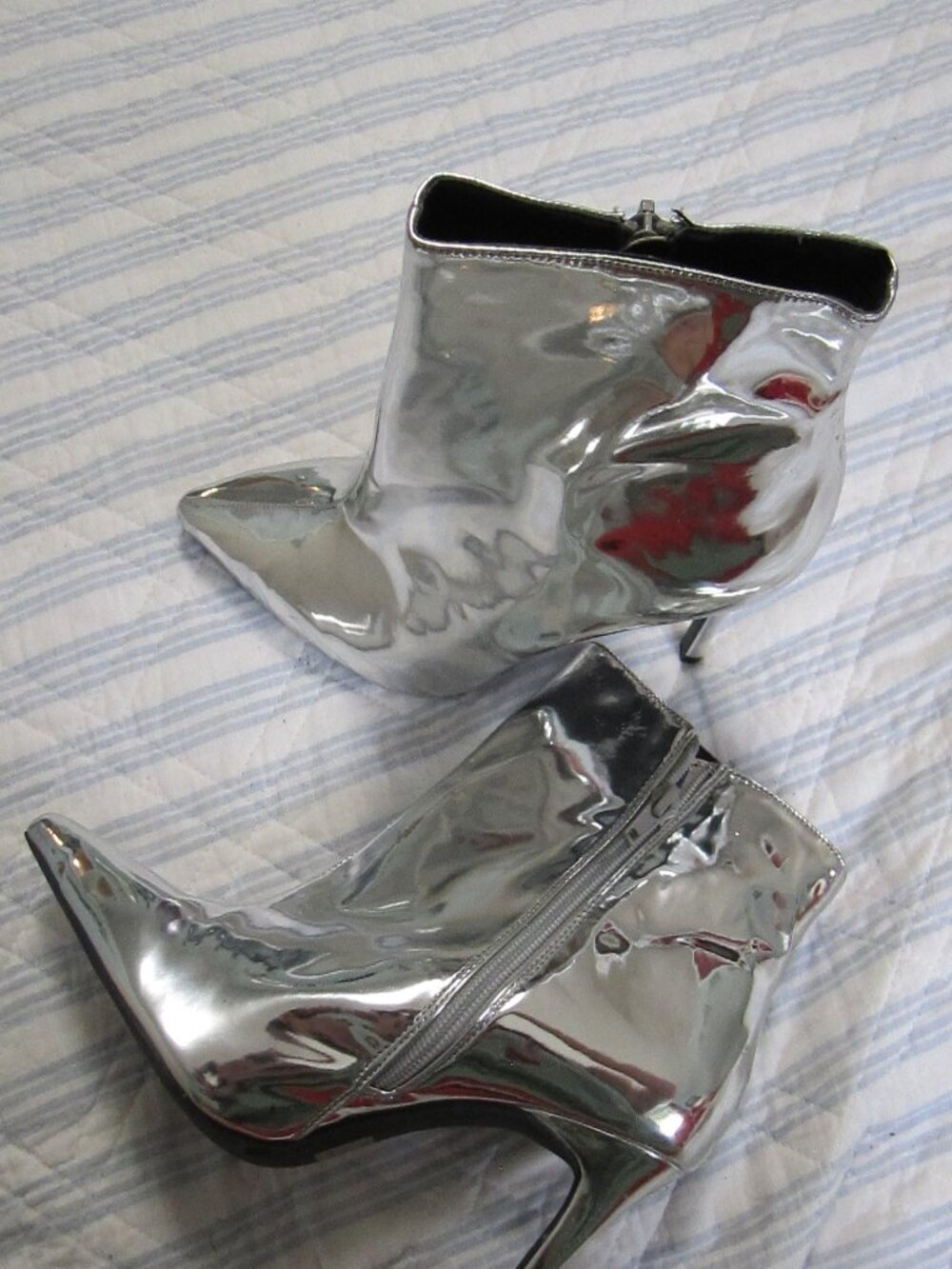 Wild Diva Size 8.5 Silver Zippered Ankle Heeled Boots